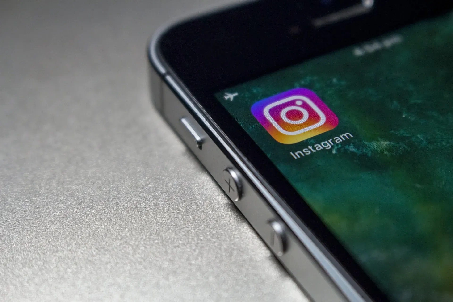 Instagram trends on mobile