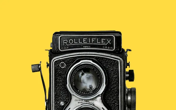 An old-fashioned Rolleiflex camera